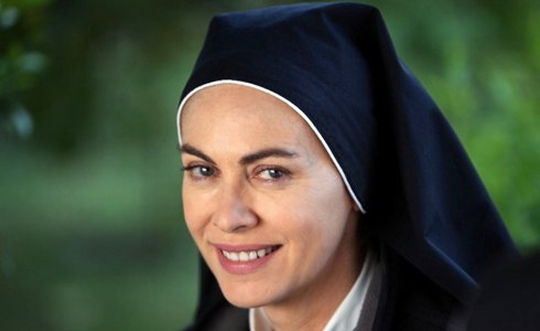 I personaggi di "Che Dio ci aiuti": Suor Angela, interpretata da Elena Sofia Ricci