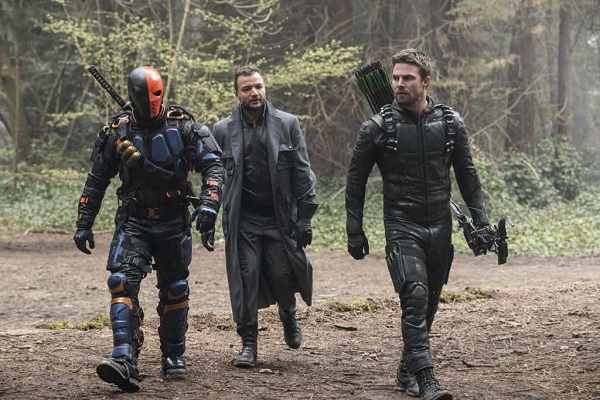 Arrow 5: alleanze inaspettate nelle nuove immagini del season finale