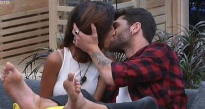 Grande Fratello Vip, Jeremias Rodriguez e Carla Cruz: primo bacio solo per copione!