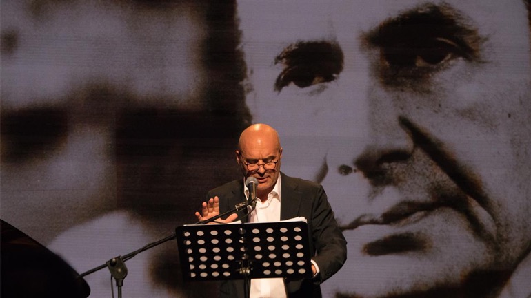Luca Zingaretti legge Aldo Moro