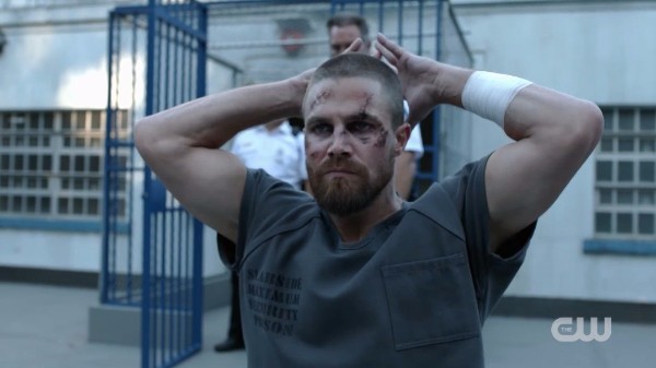 Arrow: nuovo vigilante e Oliver in prigione nel trailer della settima stagione