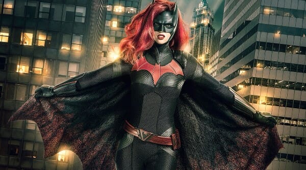 Elseworlds: Batwoman e Supergirl in una nuova foto dal set