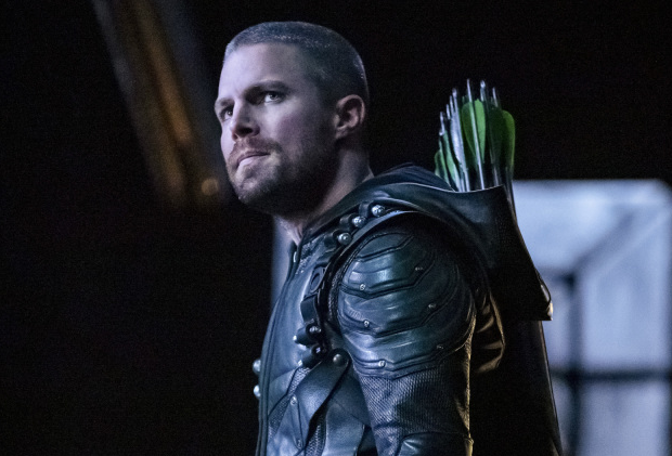 Arrow: il 150° episodio sarà un documentario sulla vita da vigilante di Oliver