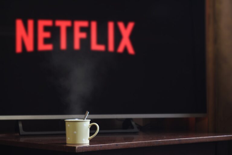 Netflix inizia a limitare la condivisione delle password negli Stati Uniti