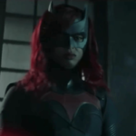 Batwoman: la Batmobile in azione nel full trailer della seconda stagione