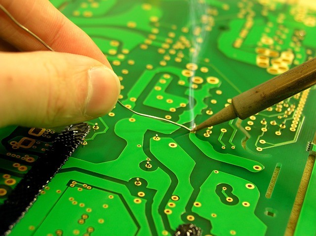 Circuiti integrati: cos’è la crisi dei microchip?