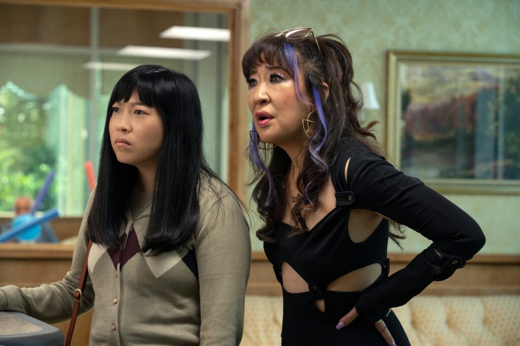 Quiz Lady, la nuova commedia con Sandra Oh da novembre su Disney+