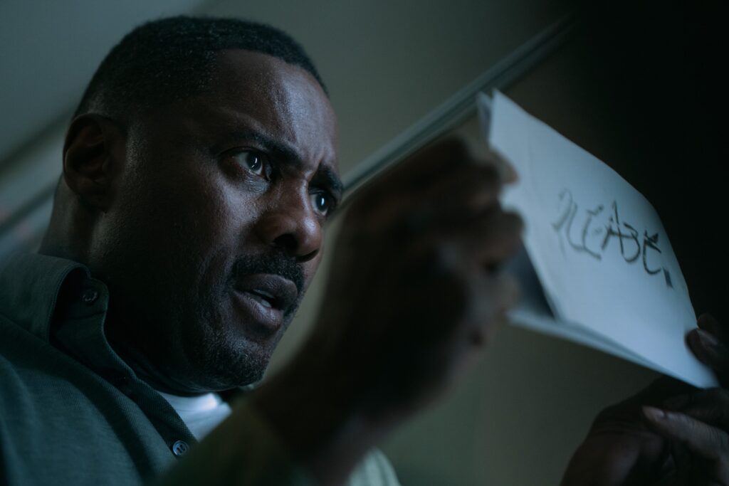 “Hijack”, Apple TV+ rinnova la serie thriller con Idris Elba per una seconda stagione