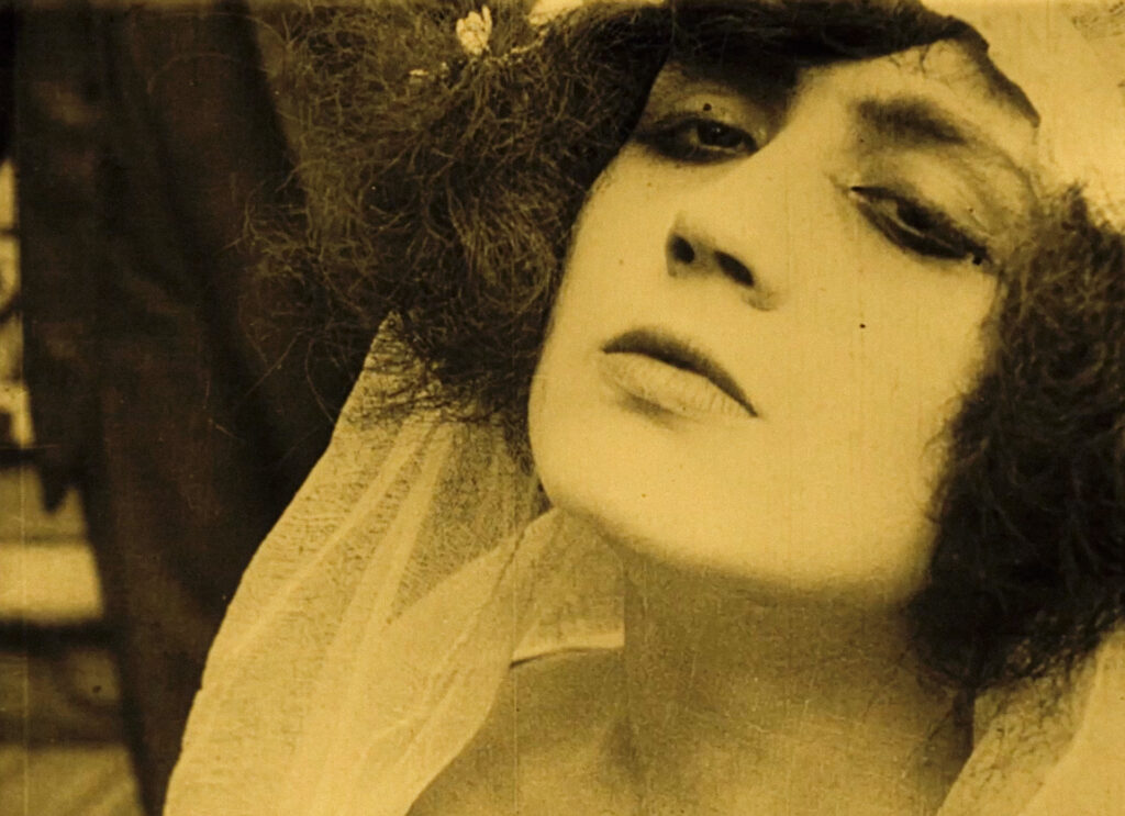 Elvira-Notari_Beyond-Silence-Santanotte_2