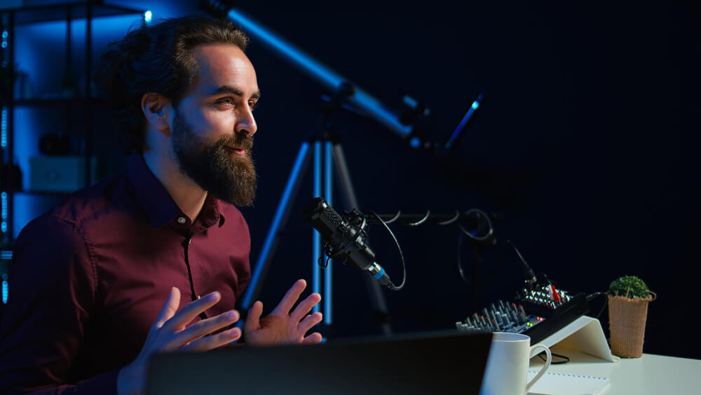 voiceover-professionale-in-registrazione-podcast